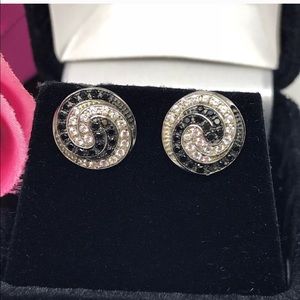 Lab Grown Diamonds Swirl Studs NWOT